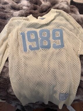 Taylor Swift 1989 beach cover